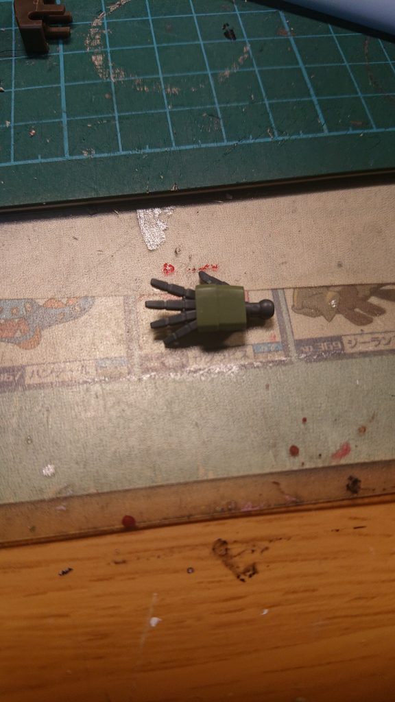 リーオーの手の甲は、ダブルオーガンダムの手首パーツに無改造で付けることが出来ます！誰得知識！