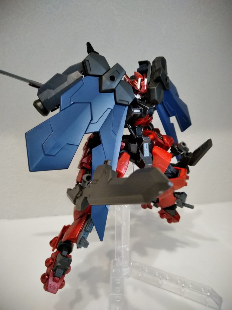 バスターブレイド
ブレイドブースターのブレイドβと
クロスブースター接続の機関銃型持ち手による大型刃。