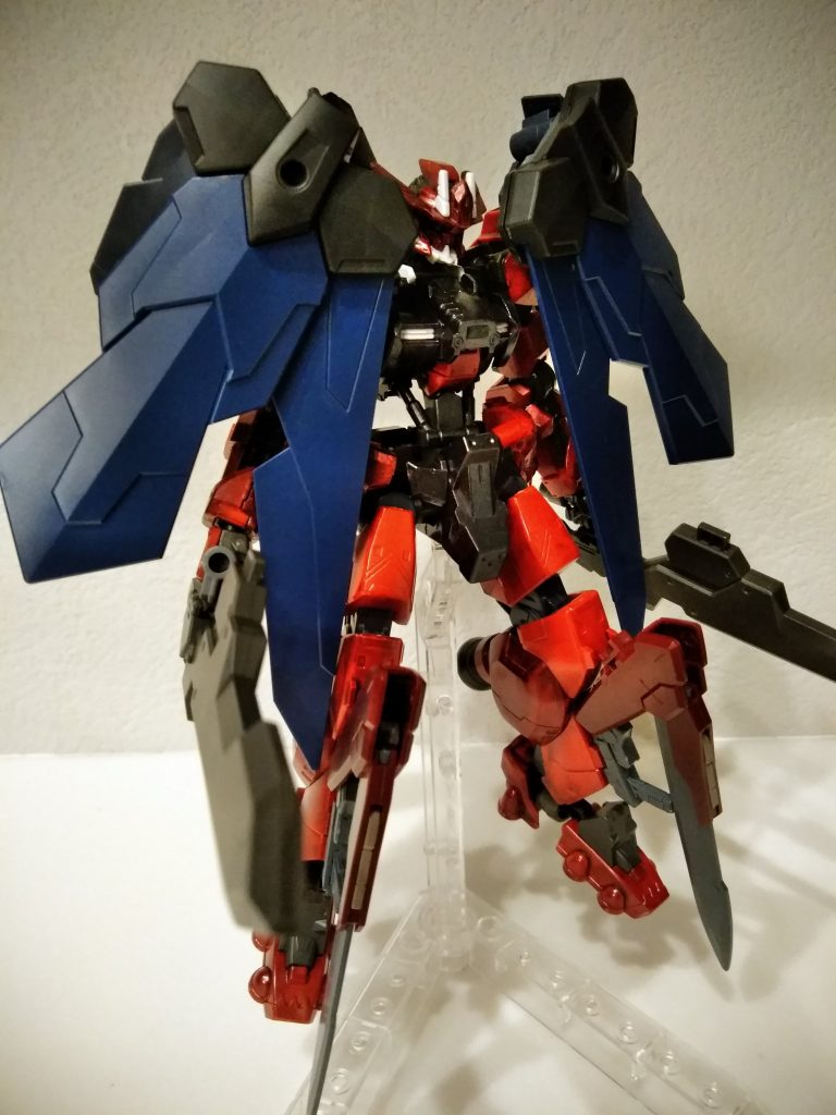 モードアーツ
両手両脚にブレイドパーツを装備。
踊るような動きで斬撃を繰り出す。
クロスボーンガンダムのヒートダガー、∞ジャスティスのグリフォンビームブレイドやアヴァランチエクシアがモデル。