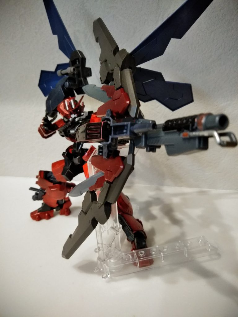 モードアローカノン
ショットガン接続により出力変更
2門からバスターライフルに匹敵する出力の砲撃を放つ。
以下少ないですがポージング!