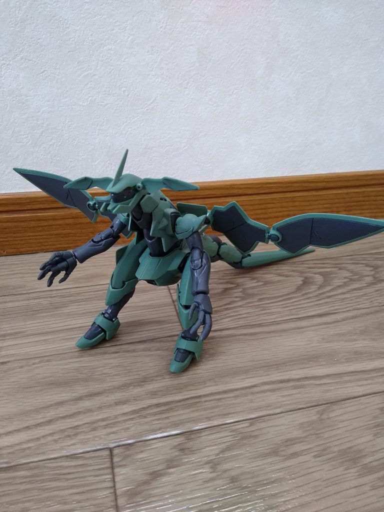 筆塗りでつや消し仕様です。
ドラゴン系MSってところでしょうか?