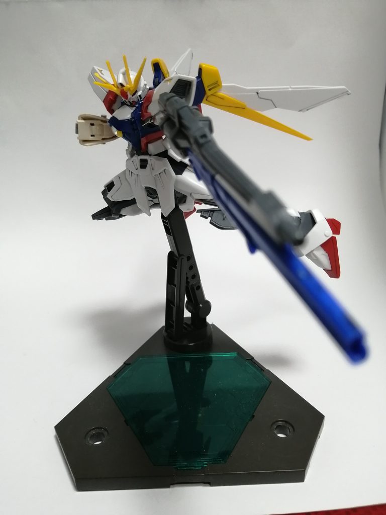 バスターライフルコイツのライフルはウイングのバスターライフルにビルドブースターのキャノンを接続してます〜。