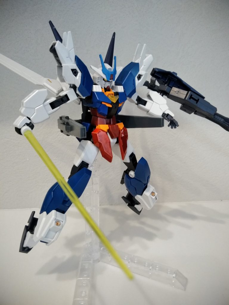 ブースタービット6つの翼やブースターから成るバックパック・NOXストライカーの兵装の1つ砲撃とビットとしての運用が可能!脚部にはミサイルポッド装備!
+