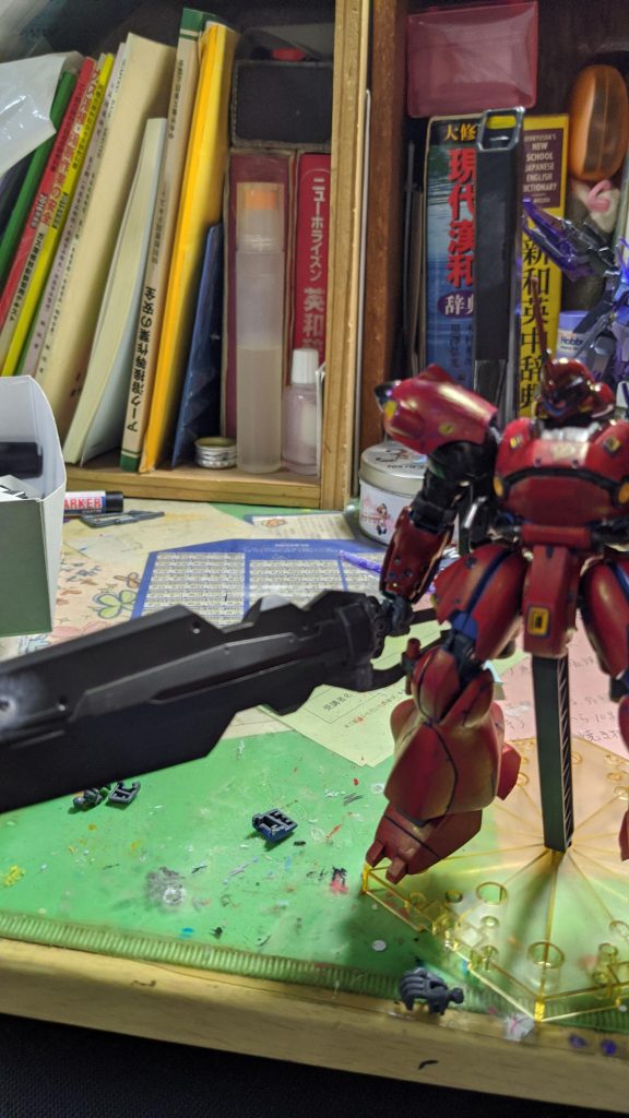 バスターソード
本機の格闘戦の武器で、一度に複数の敵を葬ることが出来るが機動力が高くないと扱いきれないものとなっている