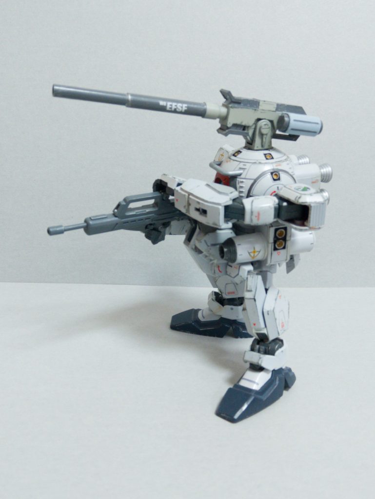 大型のマシンガンを携行可能。
残念ながらビーム兵器はドライブできなかった。ボールにガンダムのジェネレータを組み込むことが出来れば使用可能になるだろう。
が、その際のコストはガンダム建造よりも高くなる。