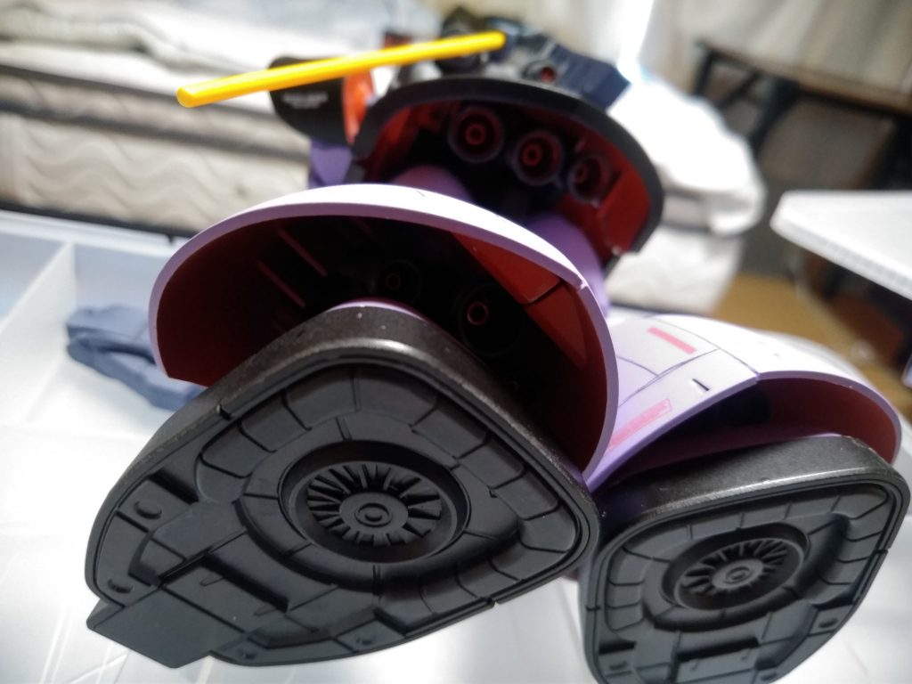 スカートの裏とか脚部の裏とかも塗っています。あまり目立たない場所なのでちょっと粗いですがｗ
    +