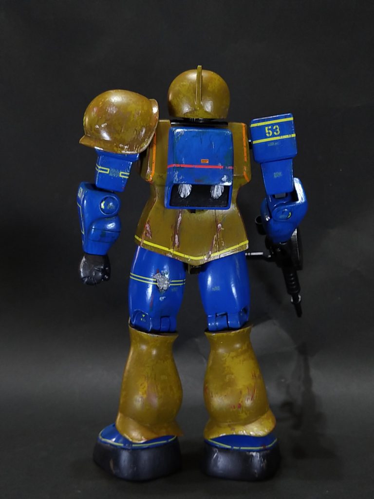 後ろ ランドセル青にしました。
    +