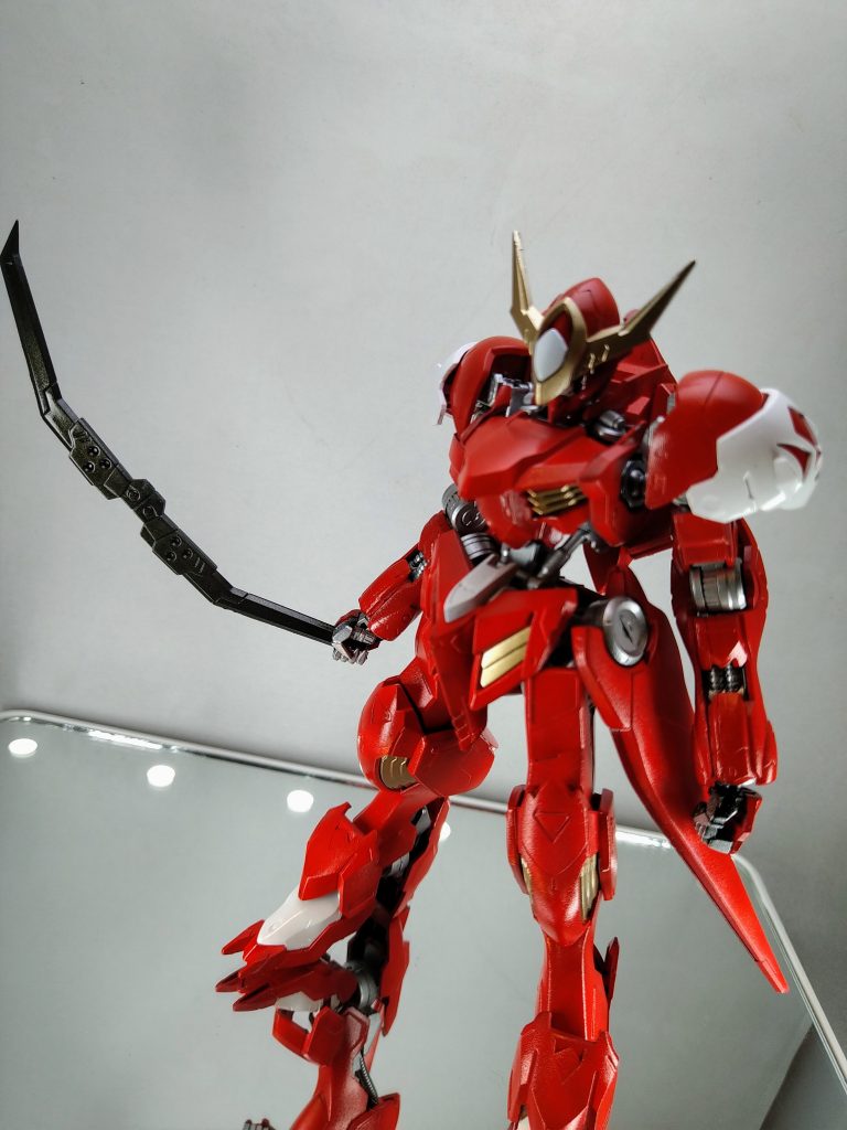 三日月がよく武器をぶん投げるので投擲武器を持たせました。
    +