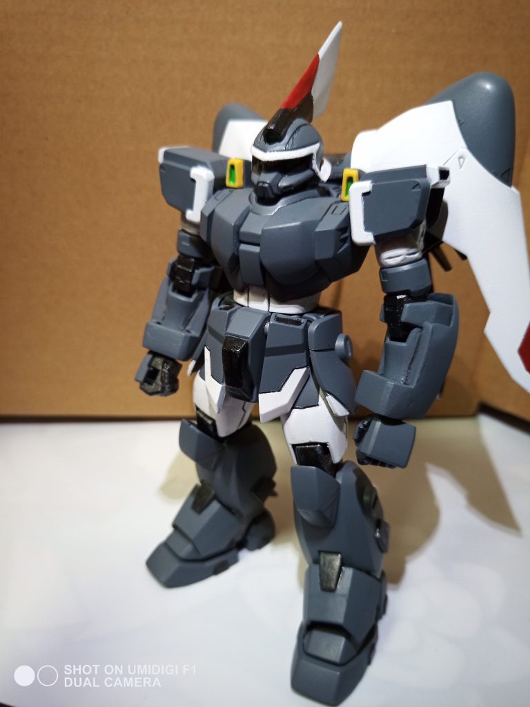 完成を目前にして片方の肩パーツが行方不明になってしまいました。その為、インパルスの胸部ダクトを拝借し、強化型センサーとして採用しました。