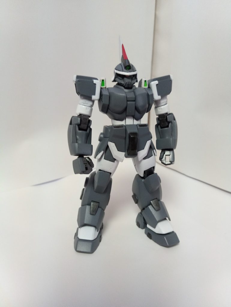 フェイカーパックを外した状態。この形態でもある程度の戦闘は可能である。固定武装は一切無いため、先述の腕部の装甲強度を活かした格闘戦が主になる。この弱点を克服したのが、ザクウォーリアの内蔵ビームトマホークや、インパルスの対装甲ナイフである。肩部アーマーや背面スラスターの形状は、この時点でインパルス系の技術が確立しつつ有る事である。前腕部シールドは緩やかな曲面で衝撃を受け流す事や、ビームを拡散する事を主とする。