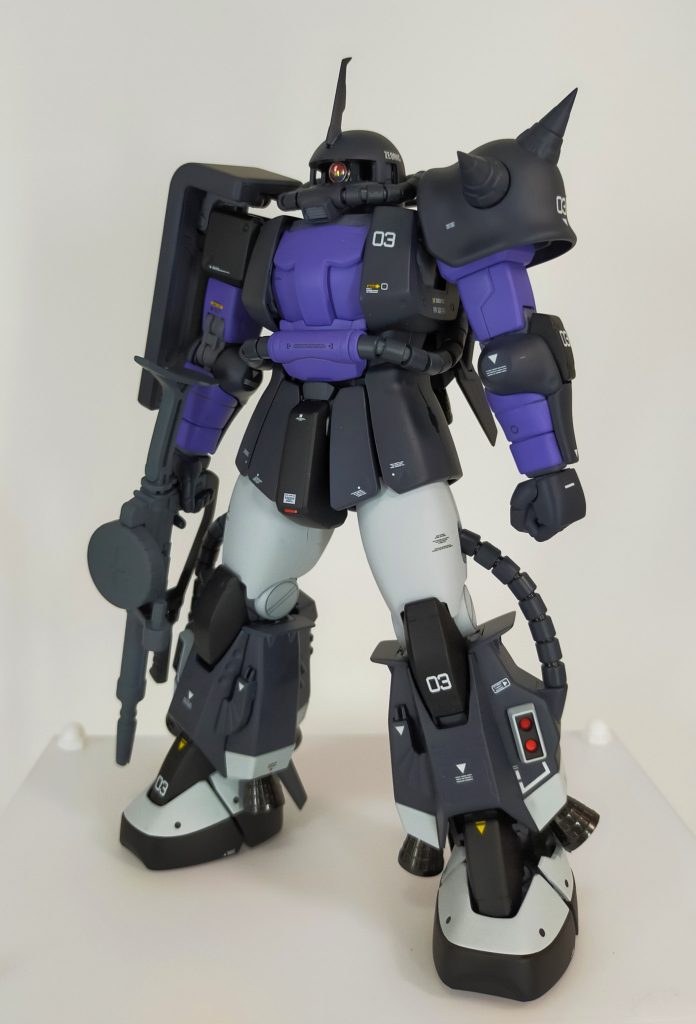 基本工作と合わせて主に下記を行なっています。・頭部ブレードのシャープ化・スパイクをMSスパイクに変更・マニピュレーターをロボマニ丸指2Lに変更・モノアイをSPプレートとVCドーム3に変更・ザクマシンガンスコープにVCドームを埋込み・股部にレッドポイントの設置
+