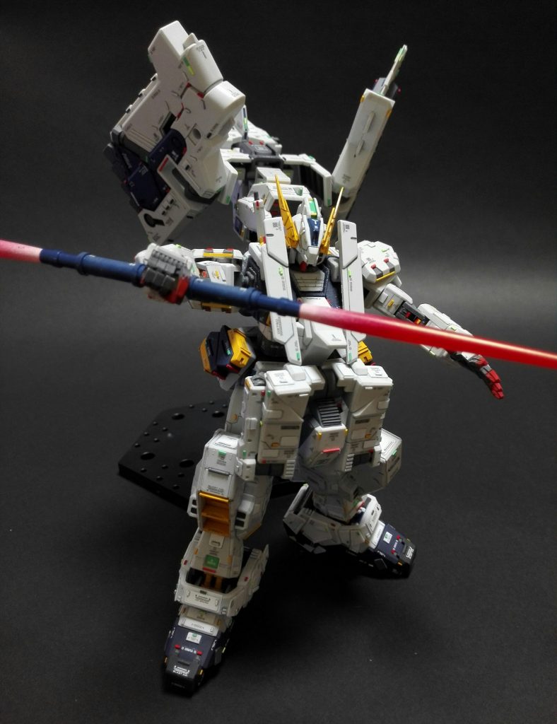 こちらはビーム・サーベルを少し改造してアンビデクストラスハルバート(意味はわかりませんが名前が格好良く聞こえる)風にした2連サーベルです。今夜、良いのが撮れたらフェダーインライフル装備状態もアップします。