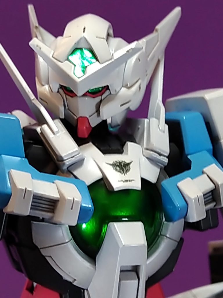 アップ　ストレート組みです。エアブラシ塗装。クリアパーツはクリアグリーン、奥をパイロット　ペイントマーカー　ゴールドで塗装。