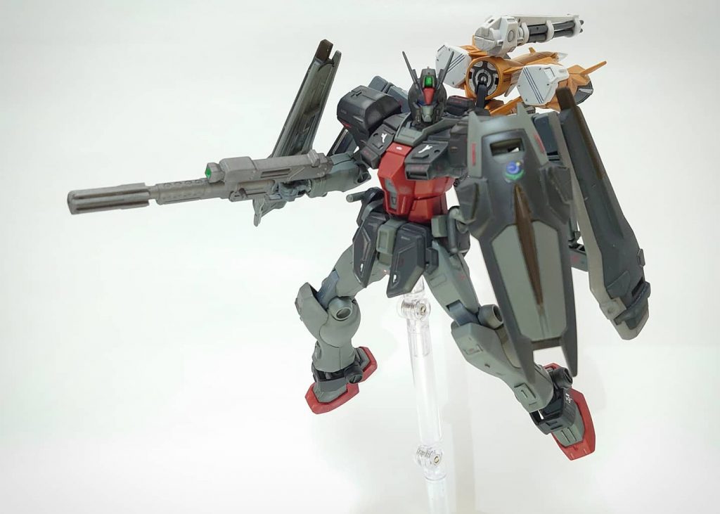 ビームライフルにサプレッサーぽいものを作って長くしてます。