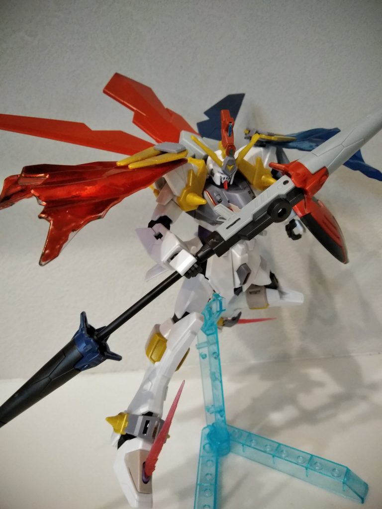 グリフォンビームブレイドショート膝部に出力がないため短いが近接格闘、蹴り時に威力を発揮する!