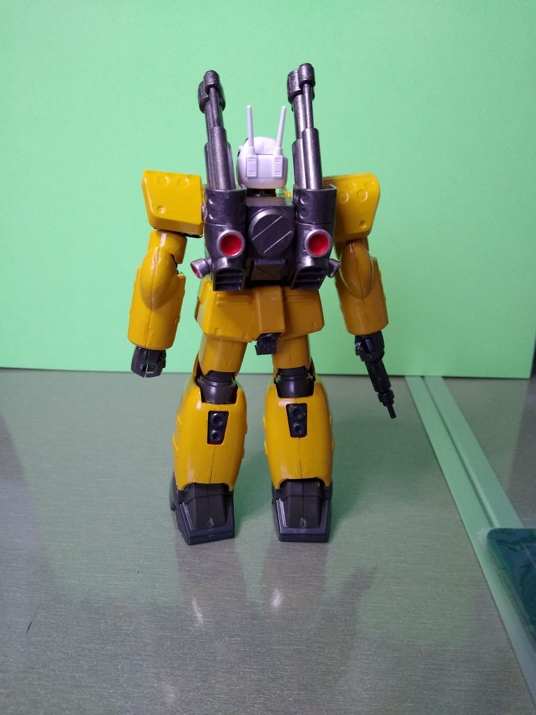 マーカーも使って部分塗装してます。