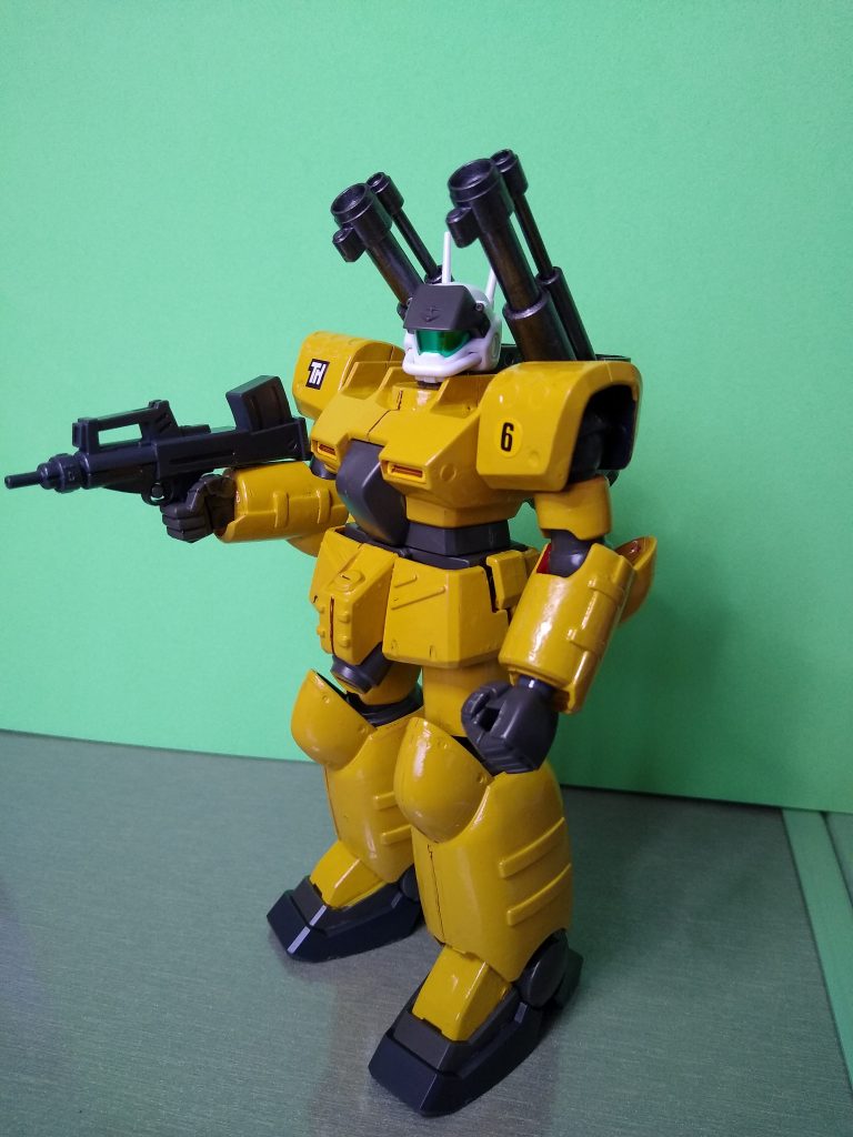 筆塗りでペタペタしたのですがムラが目立ちます。不器用なので上達しませんが地道に楽しんでます。