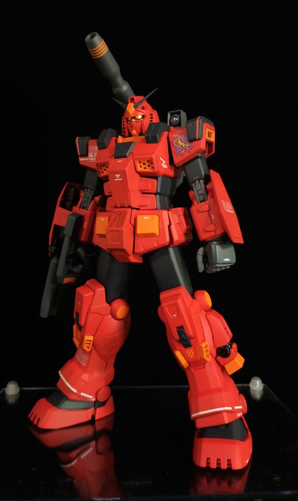 シャープ化や面出し、マスキングといった以外は基本工作（彫り直しや表面処理等)でのストレートな作製です。バックパックセンサーにはVCドームを取り付けています。水転写デカールは付属のものを使用しています。左肩のパーソナルマークはGHLの付録を使用しました。