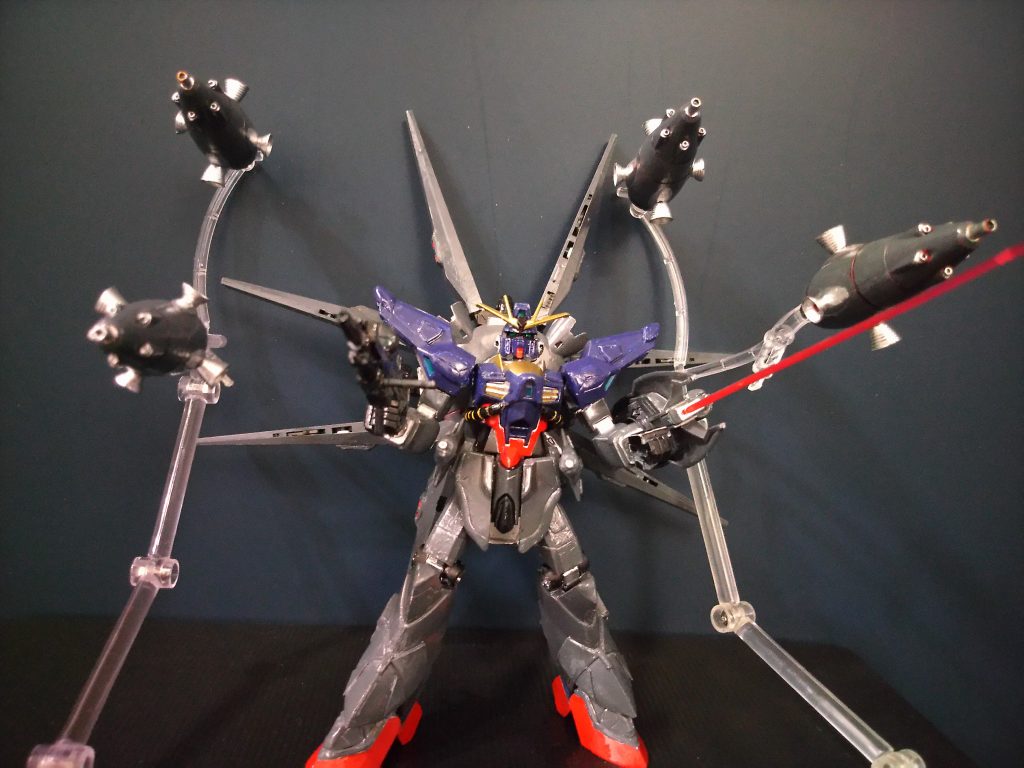 ドラグーン射出！一応フィンファンネルも分離は出来るんですが、写真のように飾るのはまだ改良が必要です。