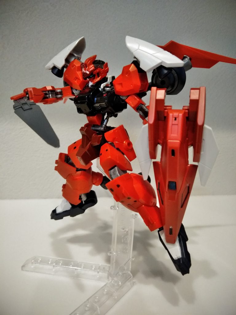 ドラグエッジを分離しバックパックに装備することで飛行も可能