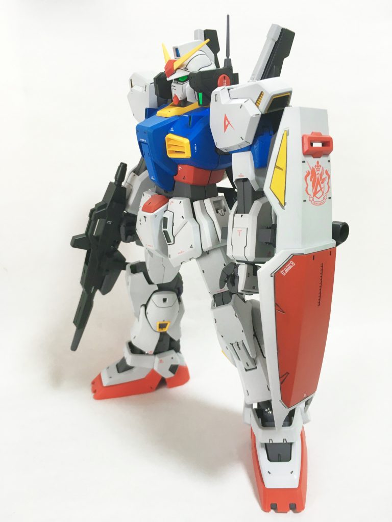 シールドのデカールはMG Hi-νガンダムから流用。
肩のパーソナルマークはHGディジェのクリアカラー(GB限定)のものです。
