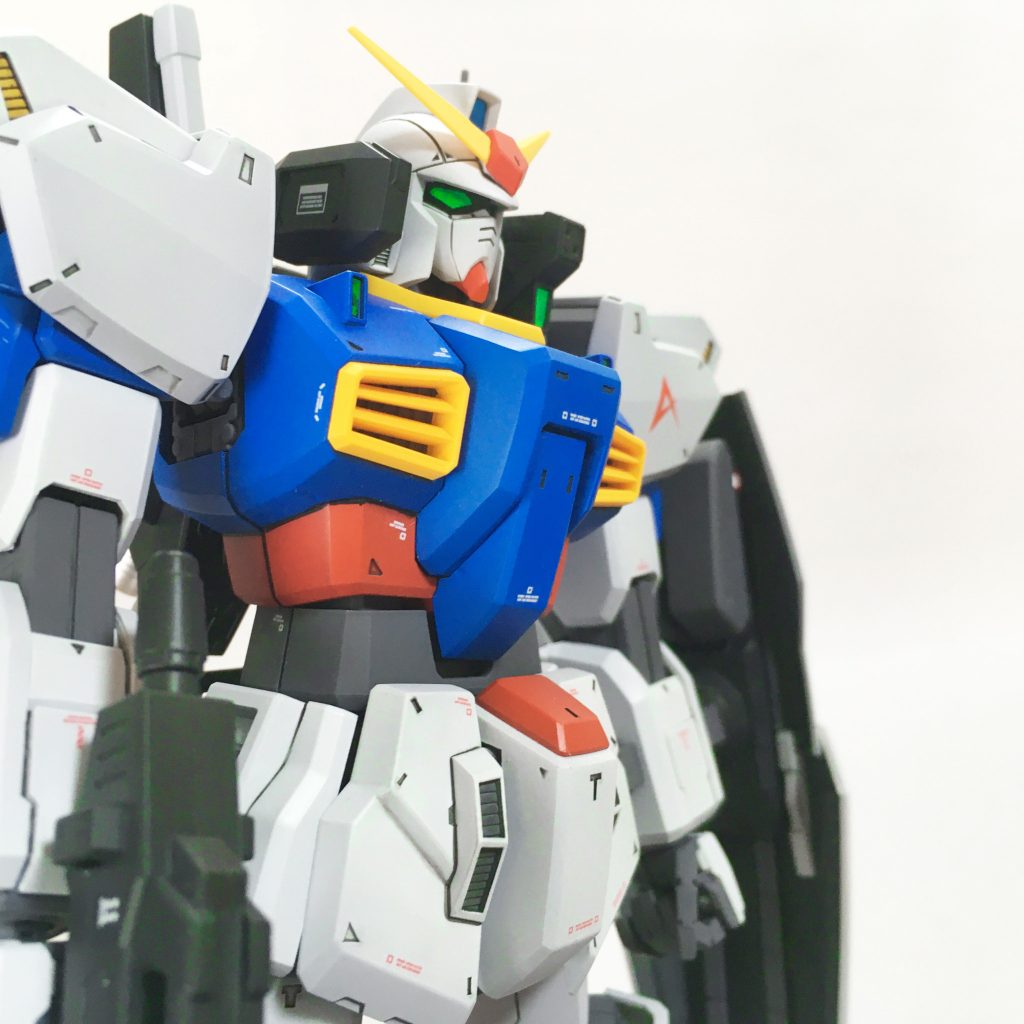 センサー類は胸のみラピーテープ、他はホイルシールを使用
目は緑の部分のみ切り抜いています