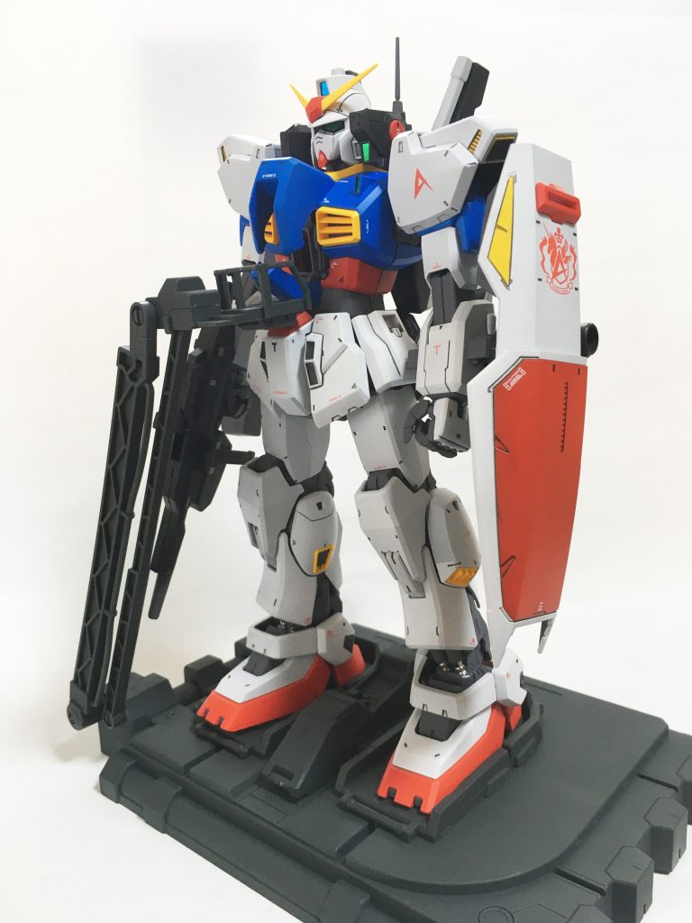 台座は擦れ防止でつや消しのみ