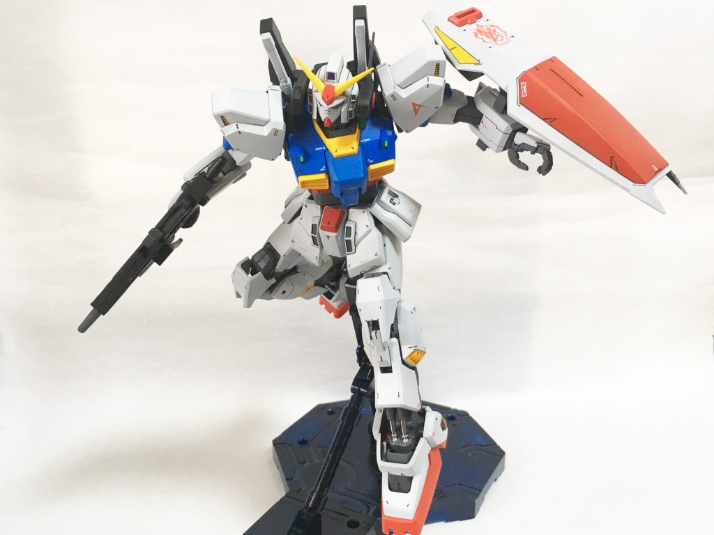 パケ絵のポーズで。