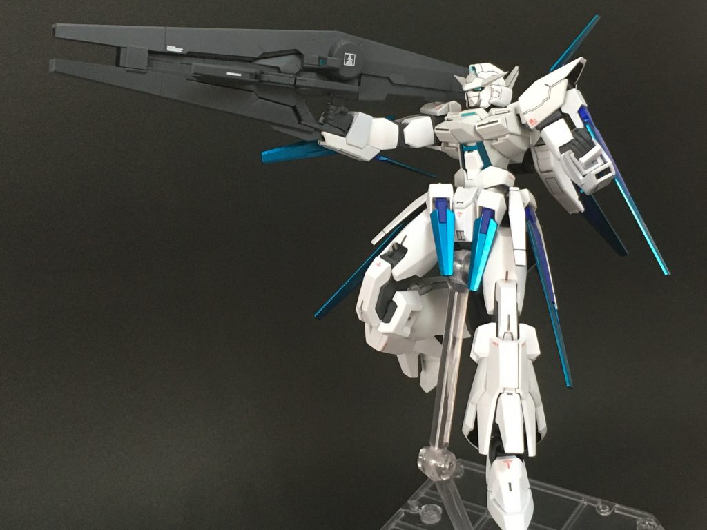 バズーカで。
引きながら撃っているイメージ?