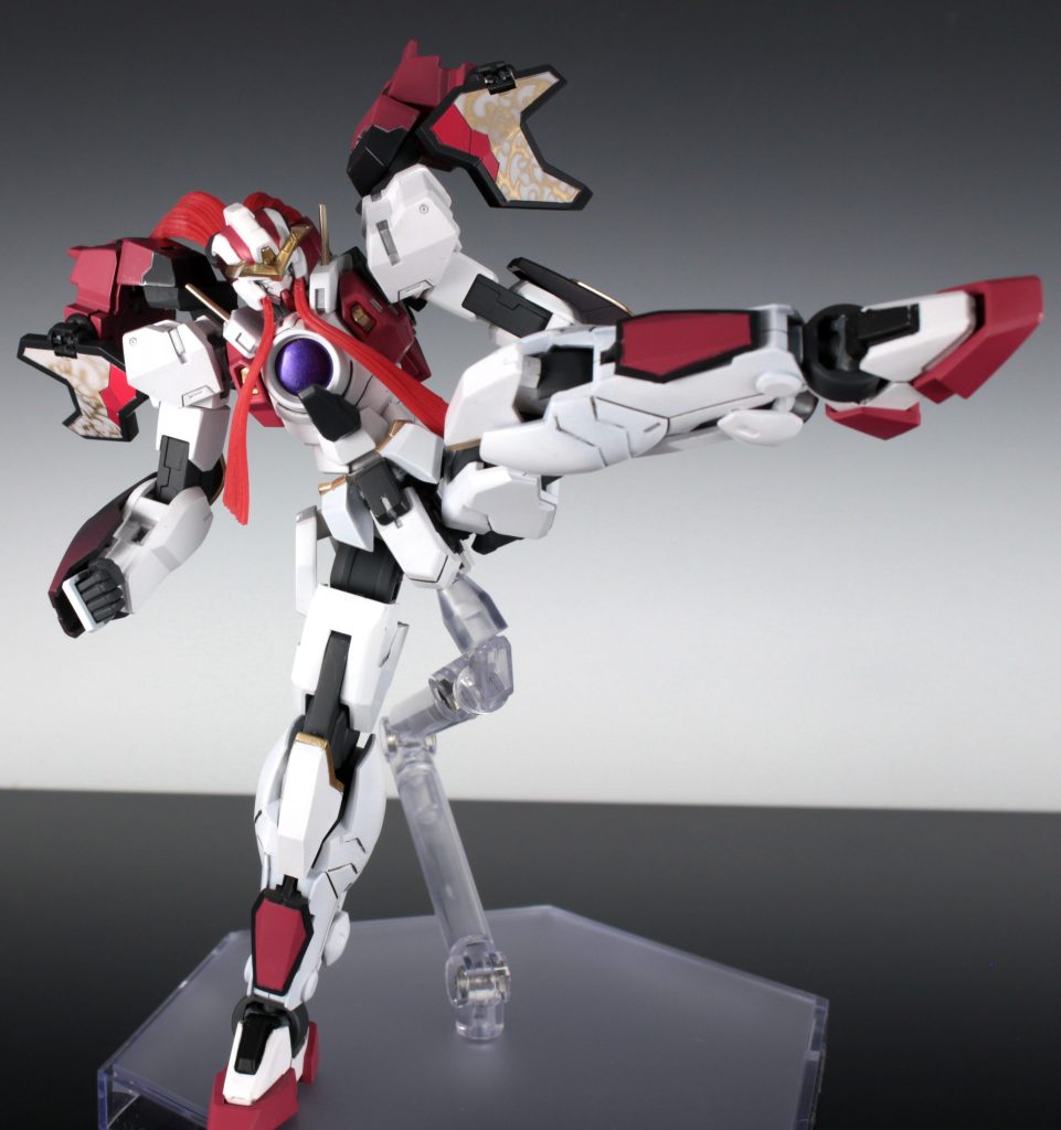 間接周りの装甲を減らす事によって広範囲に可動することが出来ます。


以下、立ちショット