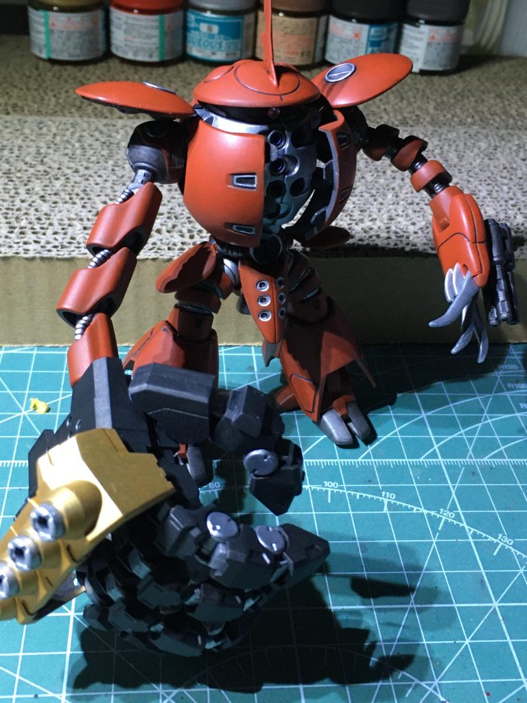 新水性ホビーカラーとアクリジョンを使っての筆塗りです。今回は横着してマスキングテープ使わずにヘッドルーペと極細筆を駆使して塗分けました！