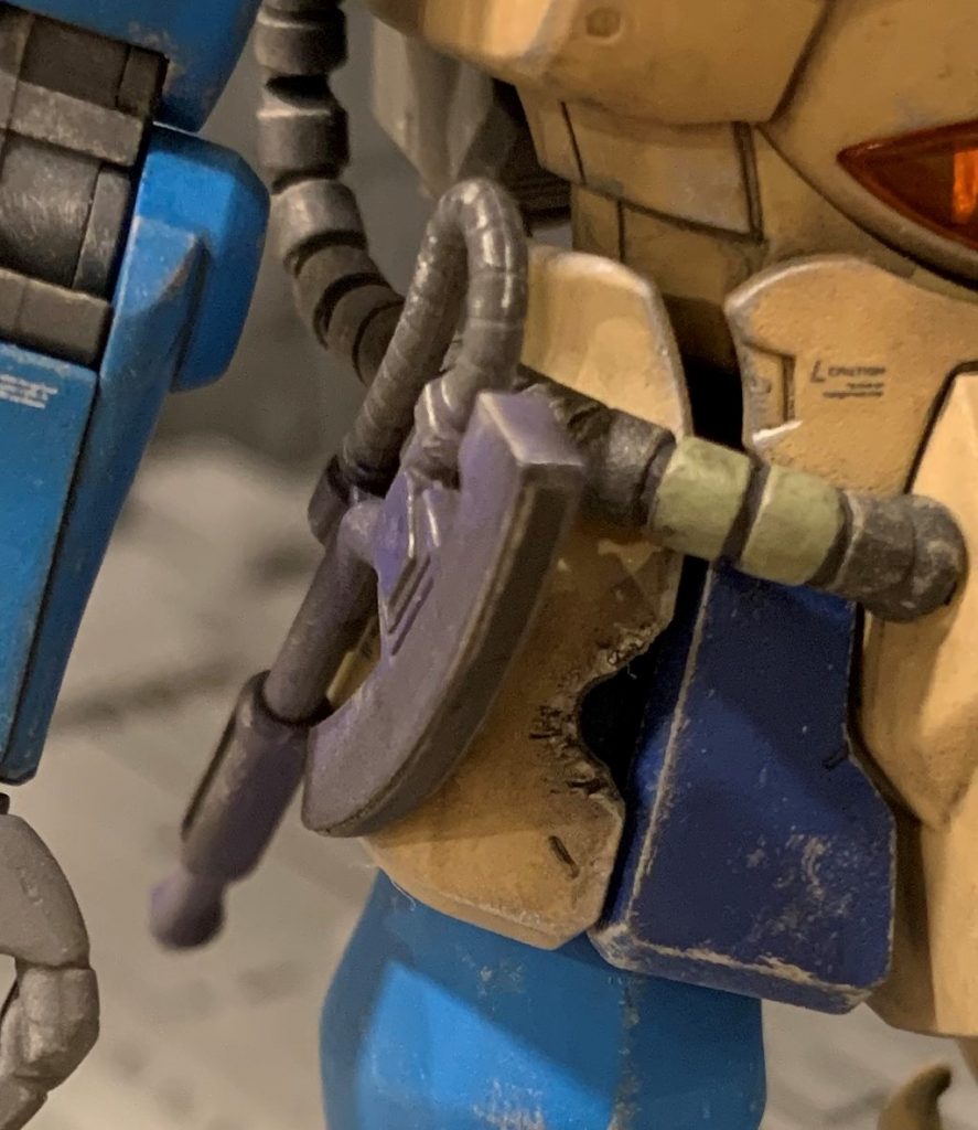 近接武器は初期量産型であるA型の名残で、ヒートホークを右腰に備えました。オリジンHGザクの収納状態のヒートホークを使いました。収納状態がある、という設定はオリジンからですかね?地味に好きです。左腰はF2ザクのハングレあたりを下げたいところです。 +