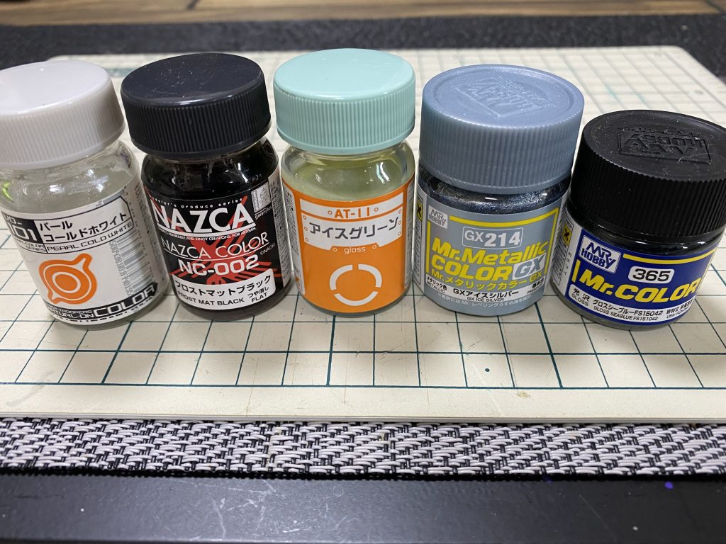 こだわりの塗料一覧。キットは姉からの戴き物なので塗装関係はケチらず思い切り贅沢にしてやりました。