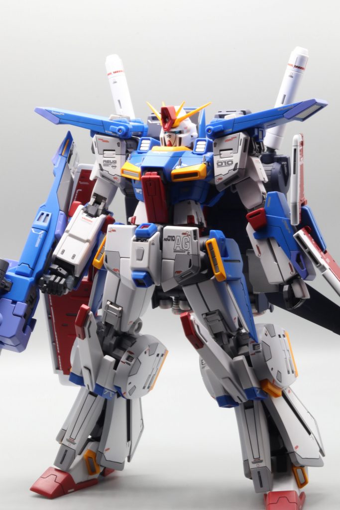 ロボットアニメで育った世代にはたまらん造形ですよね。少しだけ背伸びさせたい誘惑に技術が追いつきません。。