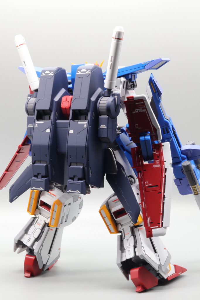 バックパック、拡張もいいですがノーマルも悪くないですよね?
クレオス ティターンズブルー2(70%) + 同ジャーマングレー(30%) + 蛍光ピンク数滴でこしらえてみました。