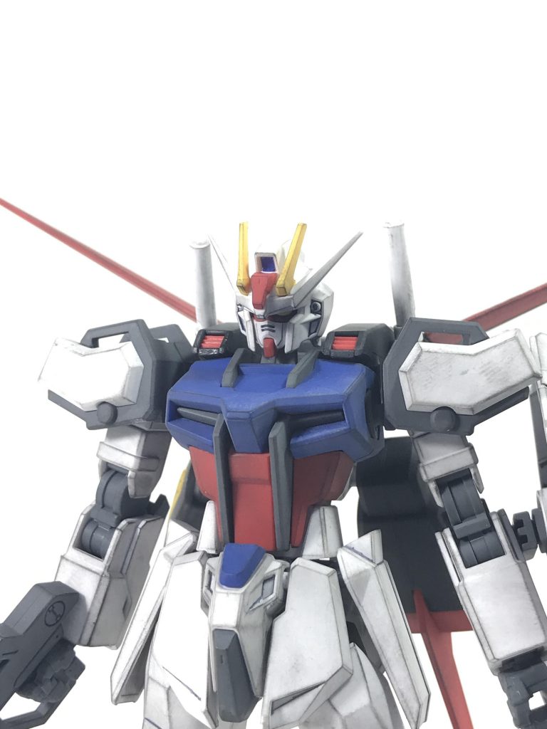 赤や青の部分は、ホワイトのパステルをアクセントに軽く載せています。