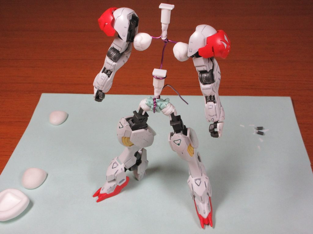 骨組みでバランスチェック中。
ほぼ元キットのプロポーションで調節しました。