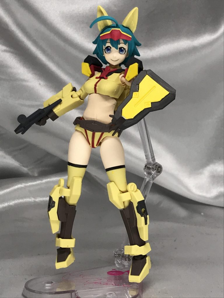 塗装は基本足りない箇所をちょっと筆塗り。武器はスプレーガンのみとしました。お腹の部分のみモールドを削り落とし、スポーツビキニ風に。
