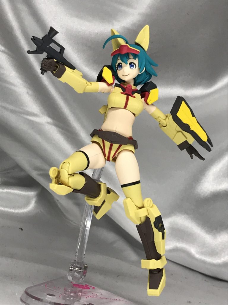 最低限も最低限の装備なので可動は申し分なしです。何か現場猫みたいなポーズになりました(笑表情は二種類用意しましたが、表情豊かな娘なのでもう二つくらい顔欲しいです(熱望