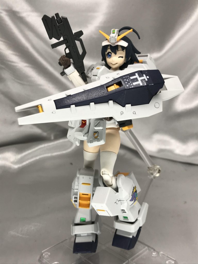 シールドブースターはもちろん腕にも装備可能。艶消しっかり吹いたわり、不思議に表面がざらついておられる…