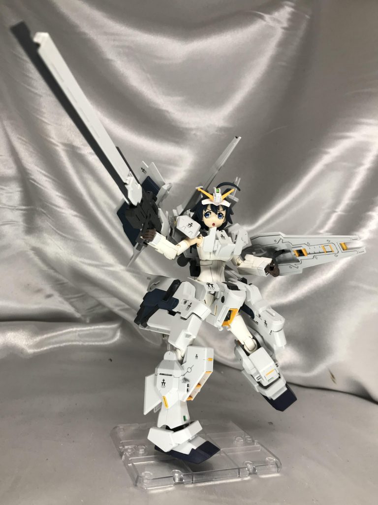 長大なライフルはナミさんの可動でしっかり構えられます。