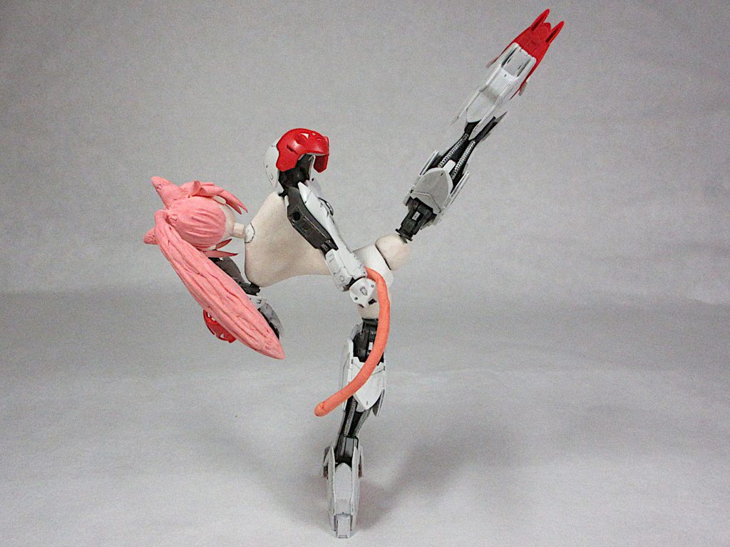 各種アクション。
股関節は隙間の出ないタイプを採用しましたが、
見ての通り可動範囲はかなり広いです。