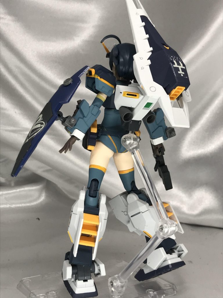 こだわりのお尻。初期のHGUCのわりに成形色でのカラー分けがかなり細かいので、組み込む際の塗装はかなり簡略できました。