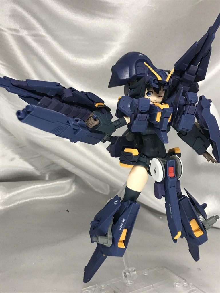 アームは他社のアームを接続してよりフレキシブルに。かなり長大なのでド派手な射撃アクションに。