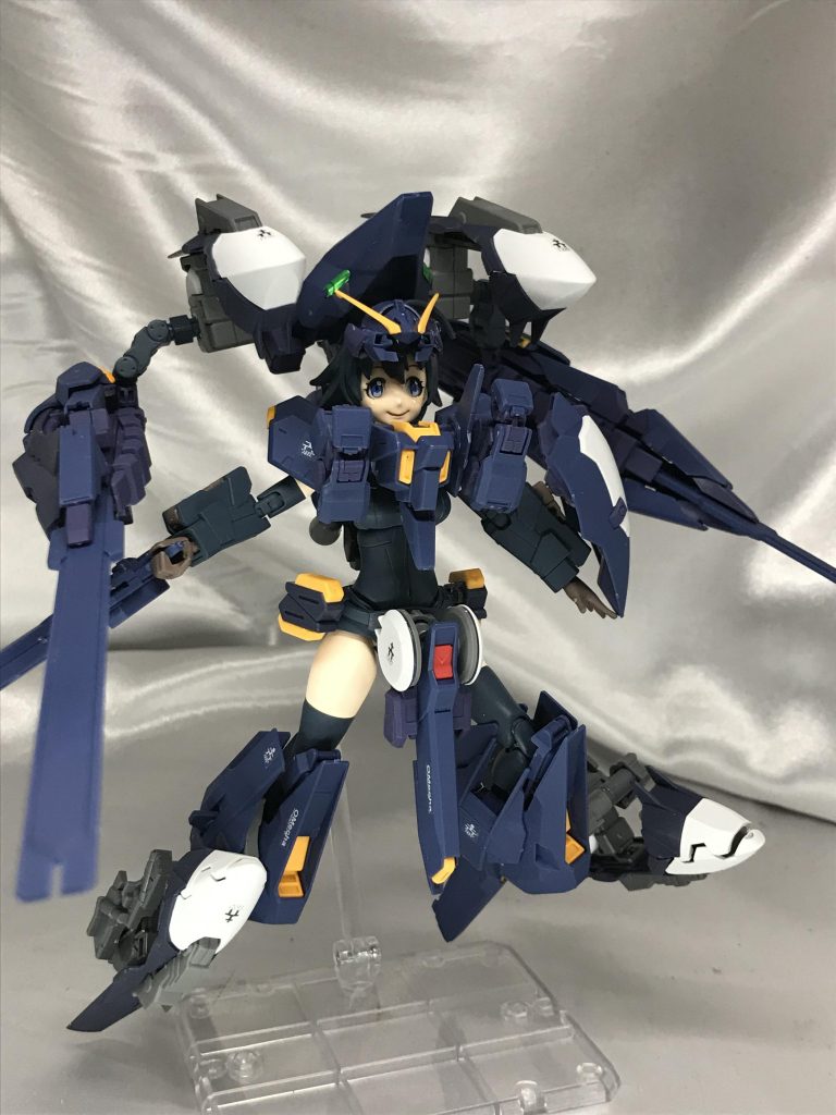 フルドド2を二基装備してヘイズル2ラー形態。背部の接続を変えたためシールドカノンの接続位置も変更され、より攻撃的に。この形態めっちゃ気に入ってます(*゜ー゜)脚部のフルドドを接続しているのはハイゼンスレイのオプションパーツを改造しています。