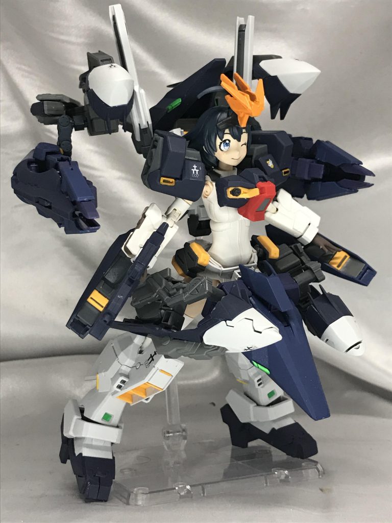 あくまで「っぽい」感じです（＊゜ー゜）肩部のフルドドが肩に綺麗に収まるようにしたかったのですが、そうなると肩関節がものすごいなで肩になってしまうので、今回は背中に装着する形に。個人的満足度が何とかしてくれる（自棄