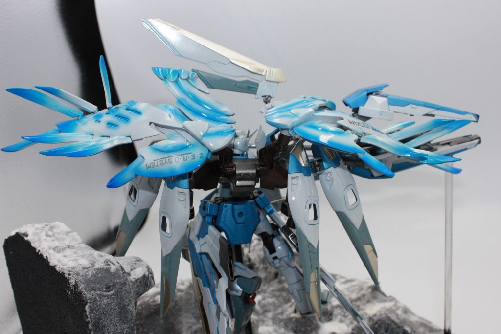 バックショット。
翼はグラデーションをかけています。
他にも筋彫りや塗り分け等のディテールアップもしています。