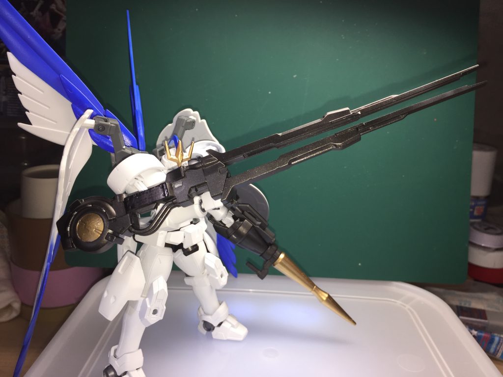 トールギスⅢのメガキャノンはグレーですが、こちらのは分かりやすく物々しさが欲しかったのでメタリック色で塗装。