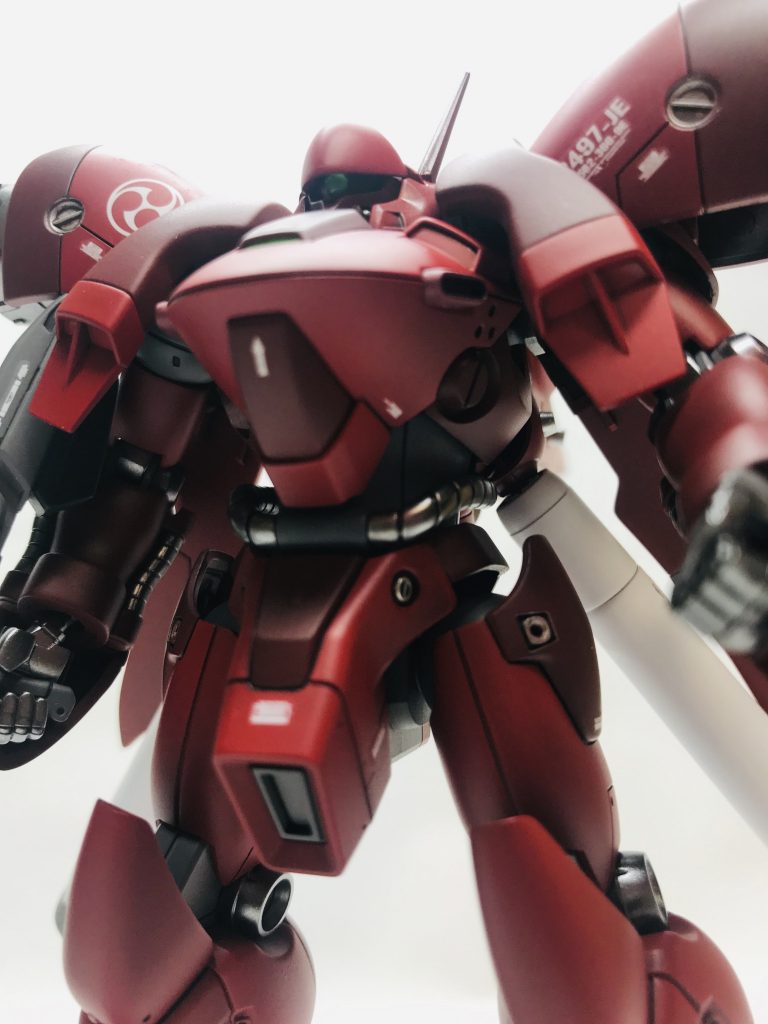 モノアイはWAVEのHアイズ2㎜を使用。動力パイプ等はガイアのスターブライトアイアン、ガンメタ系の色では一番気に入っています。