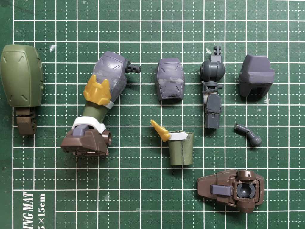 各部はRGの関節にリーオーのガワをかぶせます。膝アーマーは夏侯惇から。